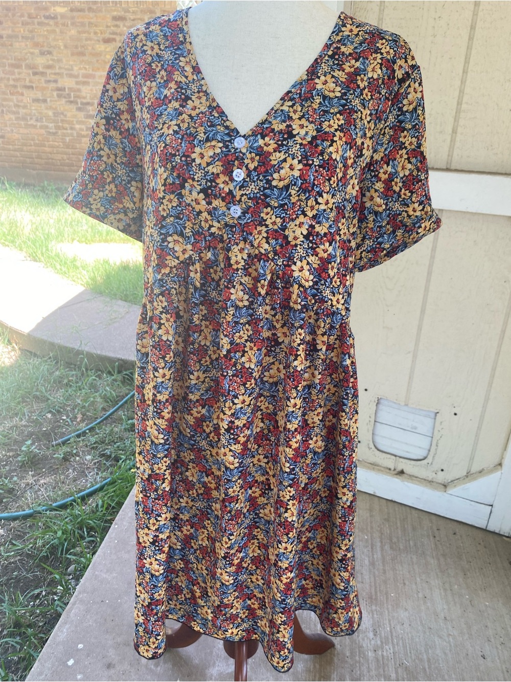 Pretty Garden Floral V-Neck Short Sleeve Dress in Multi-Color